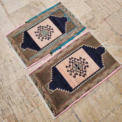 Handgefertigter verblasster kleiner Teppich, 2er Set bei Pamono kaufen