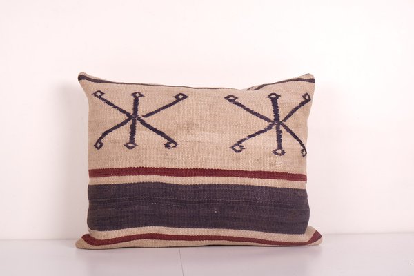 https://cdn20.pamono.com/p/g/1/7/1728979_grab7qnb8y/white-organic-soft-wool-striped-chair-pillow-cover-2010s-1.jpg