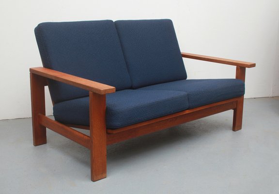 https://cdn20.pamono.com/p/g/1/7/1732982_hmz3zlcvf6/teak-2-seater-sofa-by-hans-j-wegner-for-getama-1965-4.jpg