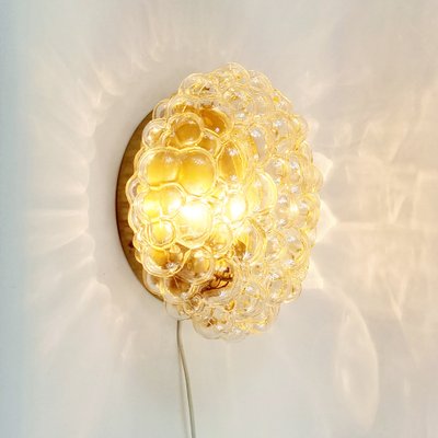 Lampada da soffitto grande in vetro a bolle d'ambra attribuita a Helena  Tynell per Limburg, Germania, anni '60 in vendita su Pamono
