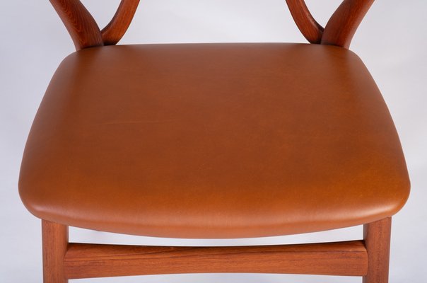 Mid-Century Modern Model 255 Teak and Leather Dining Chair by