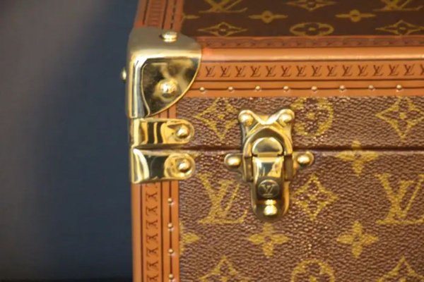 1980s Louis Vuitton Train Case  Louis vuitton trunk, Louis vuitton  luggage, Louis vuitton handbags