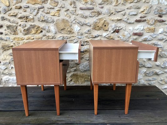 Lot de 2 tables de chevet deux tiroirs. Décor bois de noyer et piétement en pin - linear