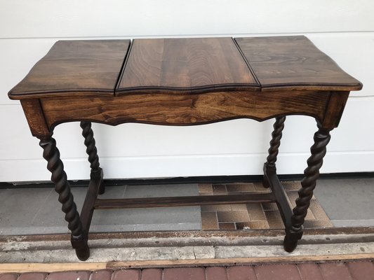 Dressing 2024 table legs