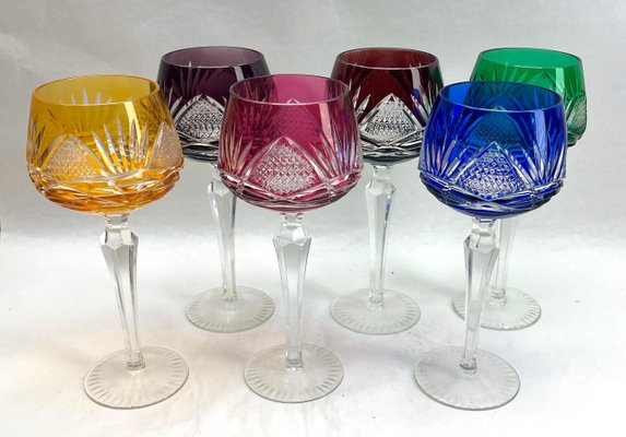 https://cdn20.pamono.com/p/g/1/7/1741992_5qhh99jss0/crystal-stem-glasses-with-overlay-cut-to-clear-from-nachtmann-1950s-set-of-6-8.jpg