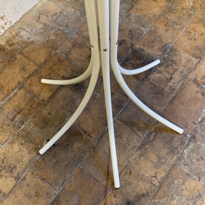 Roundhill Furniture Arles Appendiabiti In Piedi – Metallo Con Ganci In Legno – Base Rotonda – Finitura Bianca Con Accenti Rovere – 190 Cm Di Altezza