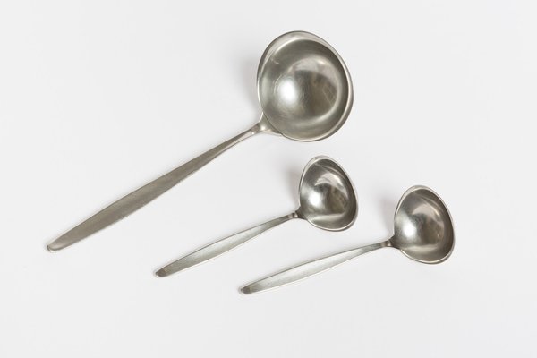 https://cdn20.pamono.com/p/g/1/7/1752162_l8dwvehij0/early-stockholm-cutlery-set-by-kurt-mayer-for-wmf-1950s-set-of-74-10.jpg