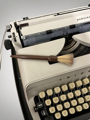 Small Gabriele 10 Typewriter from Triumph, 1960s for sale at Pamono