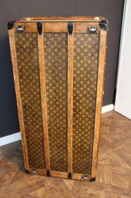 Wardrobe Trunk from Louis Vuitton, 1920 for sale at Pamono