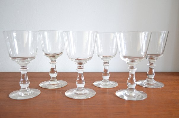 https://cdn20.pamono.com/p/g/1/7/1757996_6gxewj2c47/biedermeier-wine-glasses-1880s-set-of-6-1.jpg