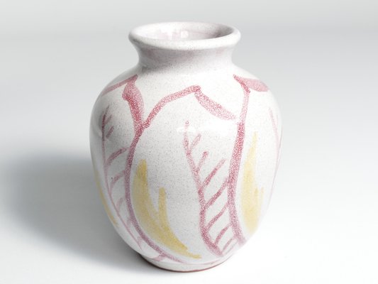 Vaso moderno in ceramica con foglie rosse e gialle di Alingsås Keramik,  Scandinavia, 1947 in vendita su Pamono