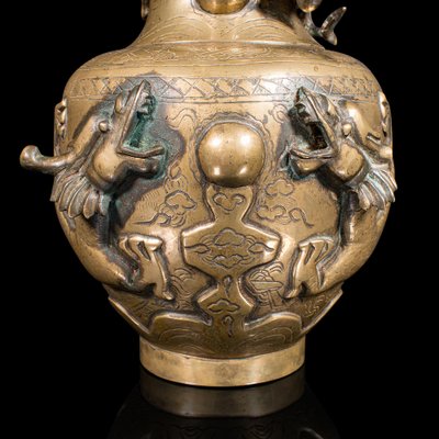 Antique Chinese Victorian Decorative Vase in Brass with Dragon Motif for  sale at Pamono