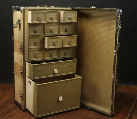 Armadio da viaggio con cassetti, anni '20 in vendita su Pamono
