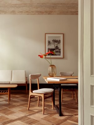 Stuhl aus Boucle Flaschengrün & Naturholz, 2023 bei Pamono kaufen