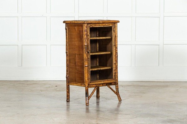 Antiker verglaster Bambus Schrank, 1880 bei Pamono kaufen