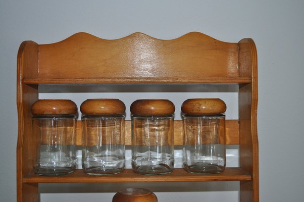 Vintage Gewürzregal aus Holz mit Glasflaschen, 6 . Set