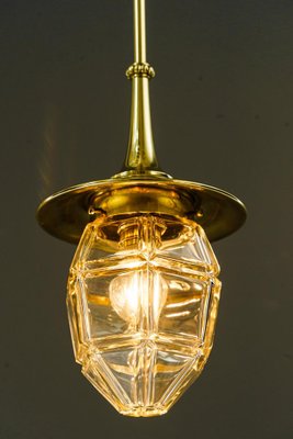 Art Deco Hängelampe mit geschliffenem Glasschirm, Wien, Österreich