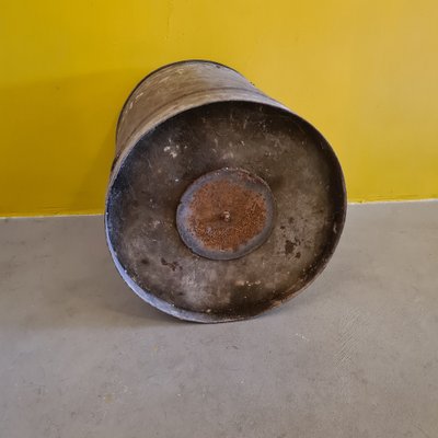 Barile in metallo zincato, Francia, prima metà del XX secolo, anni