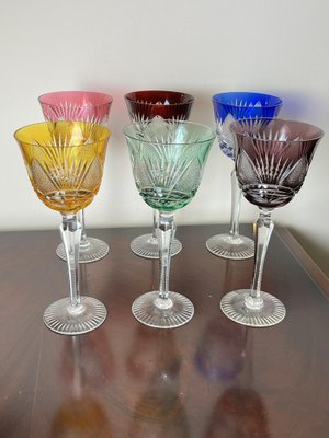 https://cdn20.pamono.com/p/g/1/7/1777153_n9g0fxdptw/italian-colored-crystal-glasses-1950s-set-of-6-1.jpg