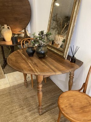 Vintage round on sale wooden table