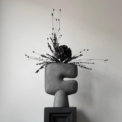 花瓶・フラワースタンド Tribal Vase Medio Dark Gray Tribal Vase, Medio - Dark Grey フラワーベース ダークグレー