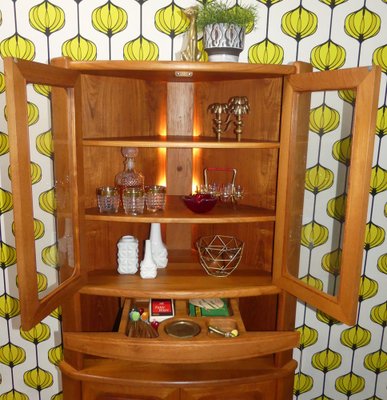 Mueble esquinero vintage de teca de Dyrlund, años 70 en venta en Pamono