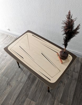 Mid-Century Couchtisch mit abstrakt gemusterter Platte, 1950er bei Pamono kaufen