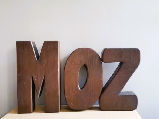 Letras de bloque de madera portuguesas industriales grandes MOZ, años 50.  Juego de 3 en venta en Pamono