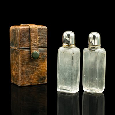 Portaprofumo antico da viaggio in pelle, Regno Unito, nello stile