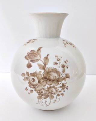 Vase rond et asymétrique coloré