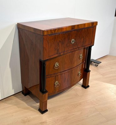 Small Biedermeier Dresser in Walnut Austria Vienna 1830s for