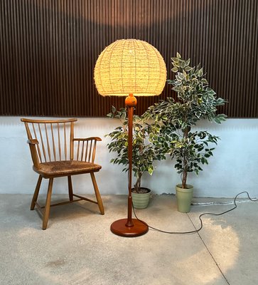 Große höhenverstellbare Teak Stehlampe mit Messingdetails & Lampenschirm aus Wolle von Temde Leuchten, 1960er bei Pamono kaufen