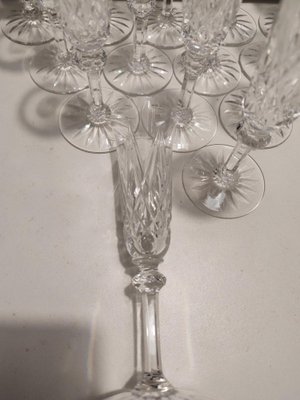 https://cdn20.pamono.com/p/g/1/7/1789312_99j41eqn3o/vintage-champagne-flutes-in-crystal-by-saint-louis-1950s-set-of-14-3.jpg