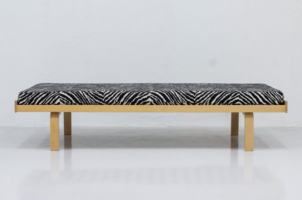 Daybed Model 710 by Alvar Aalto for Artek for sale at Pamono