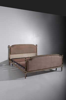 Französisches Bett im antiken Stil aus vergoldetem Holz und Stoff bei Pamono kaufen