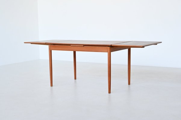 Scandinavian Extendable Dining Table in Teak Denmark 1960s for