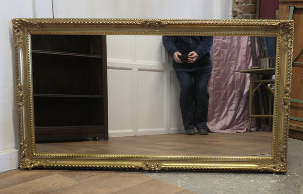 Specchio da parete lungo decorativo dorato, anni '60 in vendita su