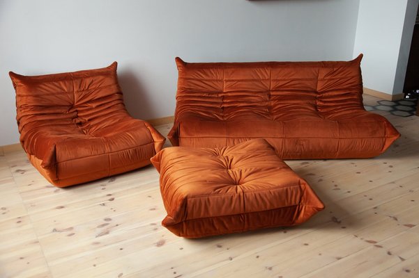 Amber Orange Samt Togo Sessel mit Pouf und 3-Sitzer Sofa von