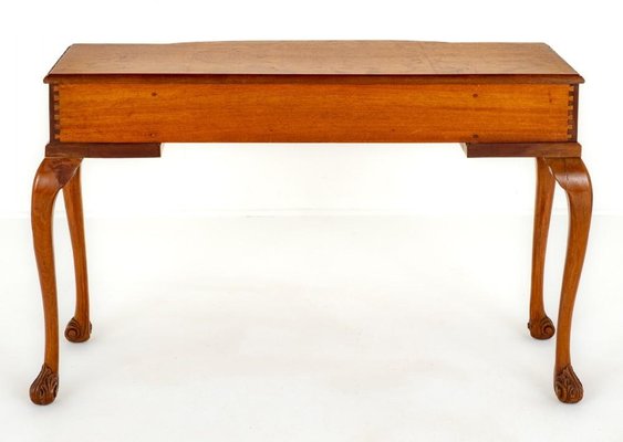 Queen Anne Side Table in Walnut 1930s for sale at Pamono