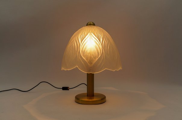Lampada da tavolo in vetro multicolore di Peill & Putzler, anni '60 in  vendita su Pamono