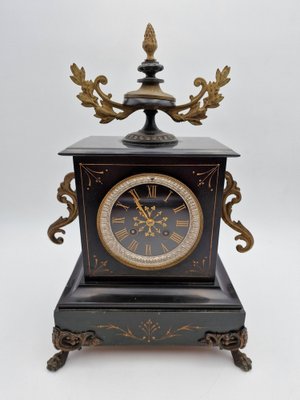 Time Orologio in marmo nero Zuiver - Un piccolo orologio di marmo
