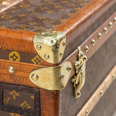 Trunk from Louis Vuitton, France, 1930s for sale at Pamono