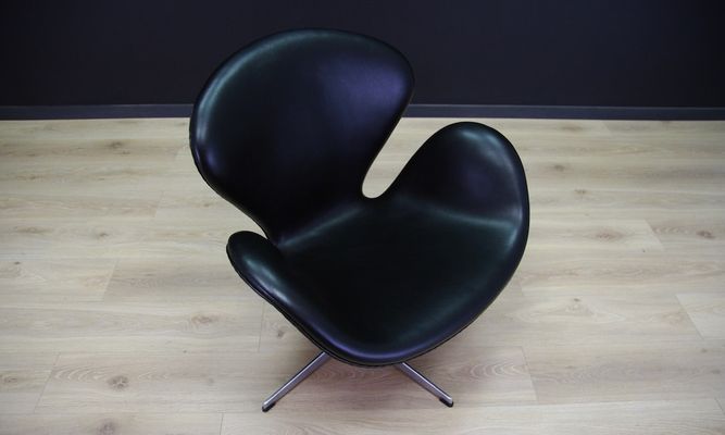 black swan chair by arne jacobsen for fritz hansen 1982 for sale at