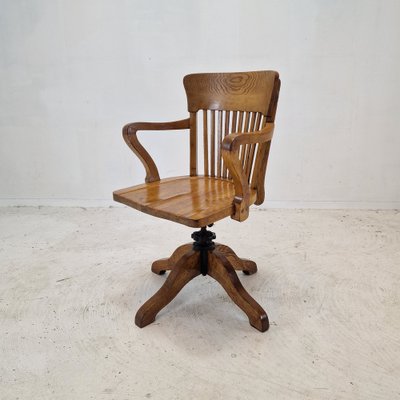 Oak outlet swivel chair