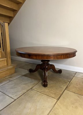 Round mahogany 2024 dining table
