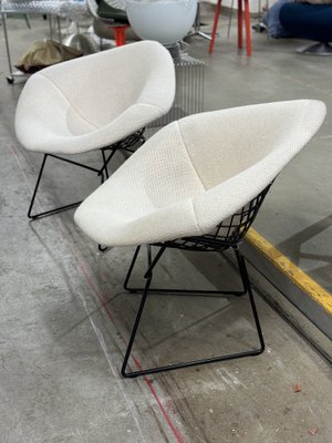 421 Diamond Chairs in Black with Off White Upholstery by Harry