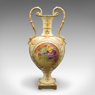 Antike englische Blumenvase aus Keramik, 1920er bei Pamono kaufen