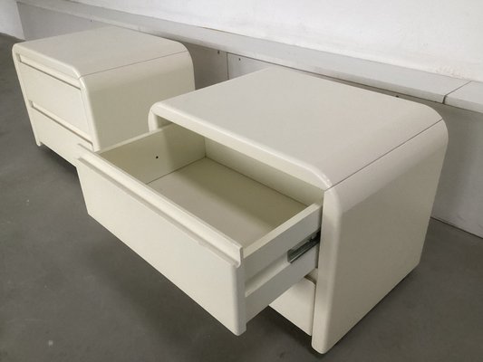 Off white nightstand set of 2 deals