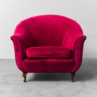 Red velvet chair discount