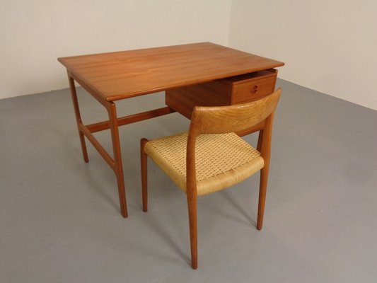Danish Teak Desk from Gasvig Møbler, 1960s for sale at Pamono